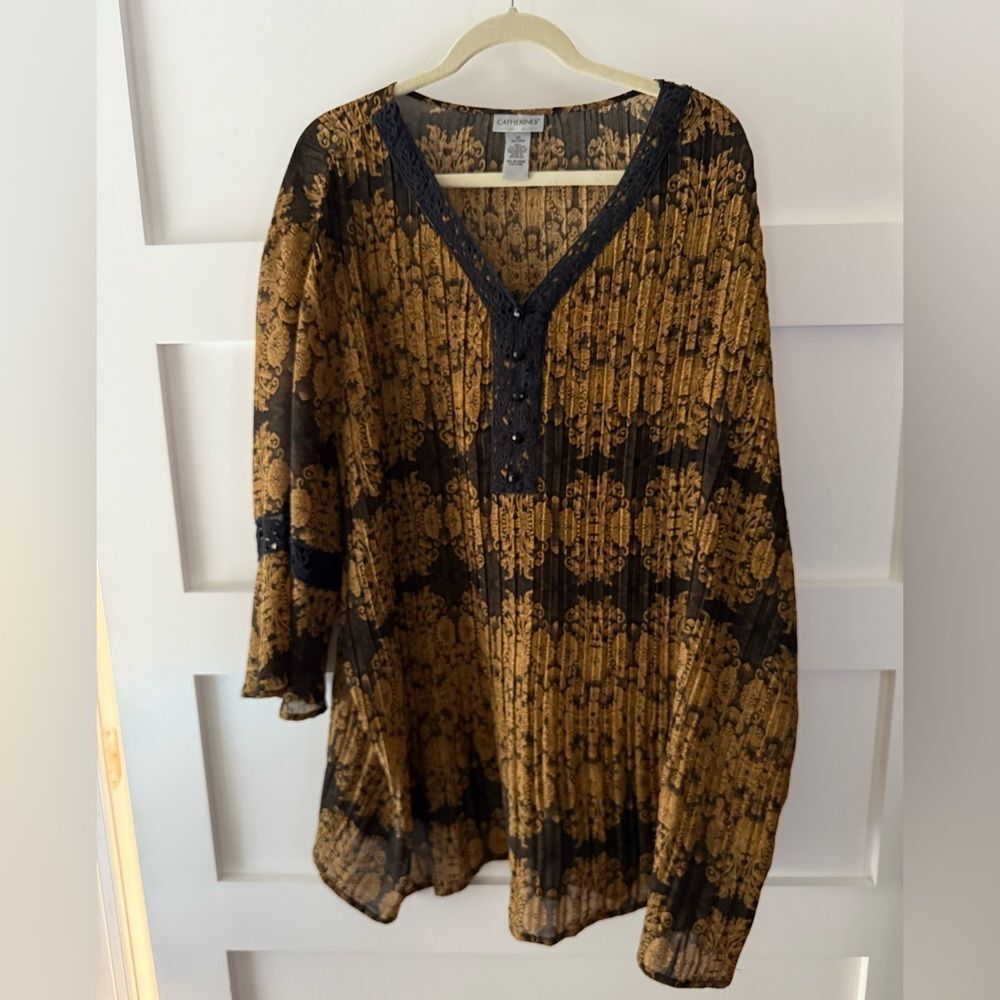 Vintage Catherine’s Boho Pleated V-Neck Tunic Top in Black & Gold